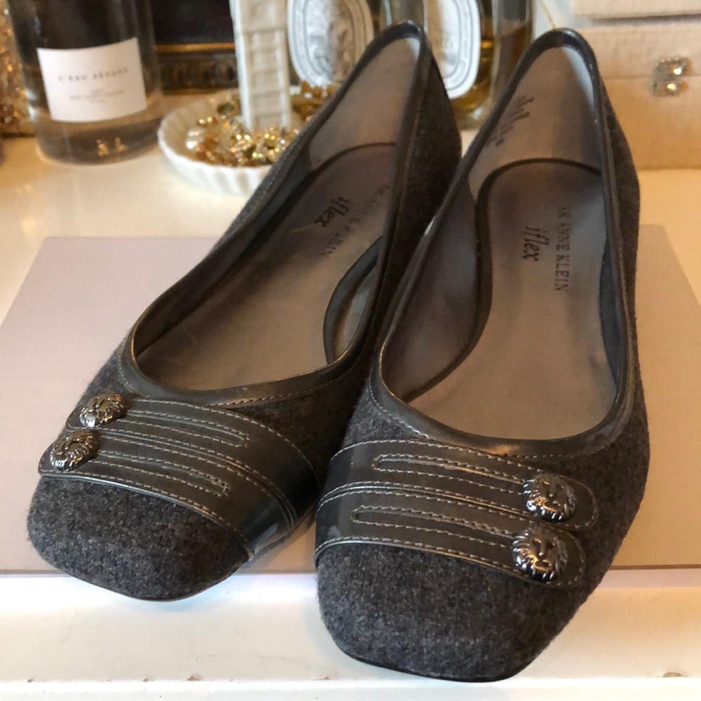 Anne Klein flats!! - Picture 2 of 3